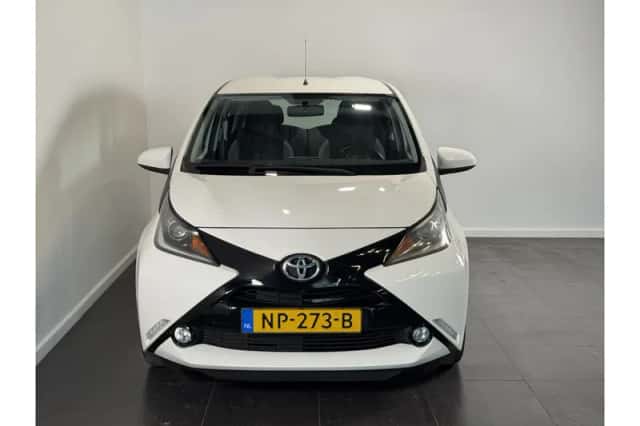Toyota Aygo (2017) thumbnail 3