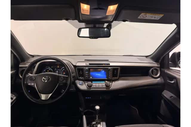 Toyota RAV4 (2018) thumbnail 2