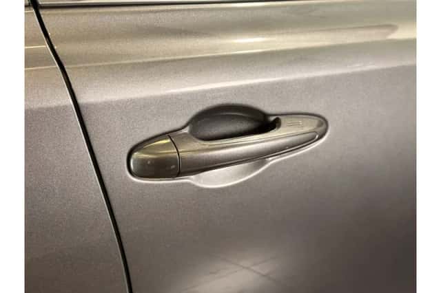 Toyota RAV4 (2018) thumbnail 6