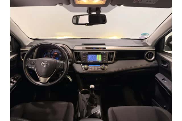 Toyota RAV4 (2013) thumbnail 2