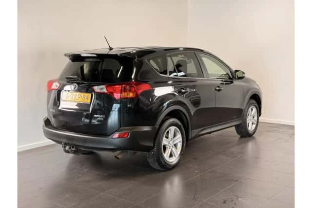 Toyota RAV4 (2013) thumbnail 3