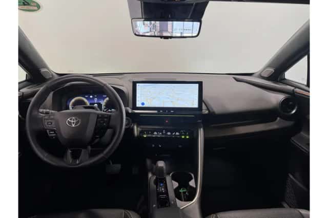Toyota C-HR (2024) thumbnail 2