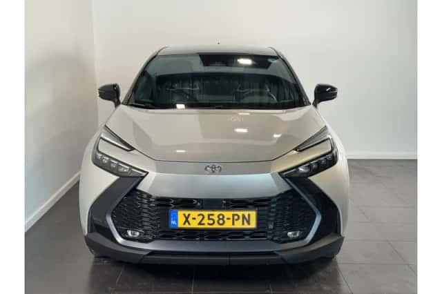 Toyota C-HR (2024) thumbnail 3