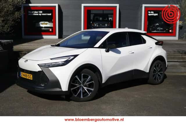 Toyota C-HR (2024) thumbnail 1