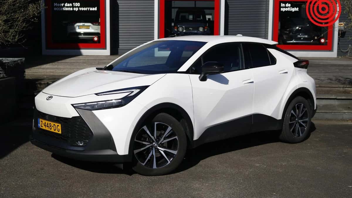 Toyota C-HR (2024) — foto 1