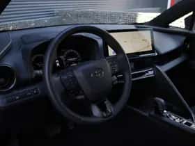 Toyota C-HR (2024) thumbnail 11