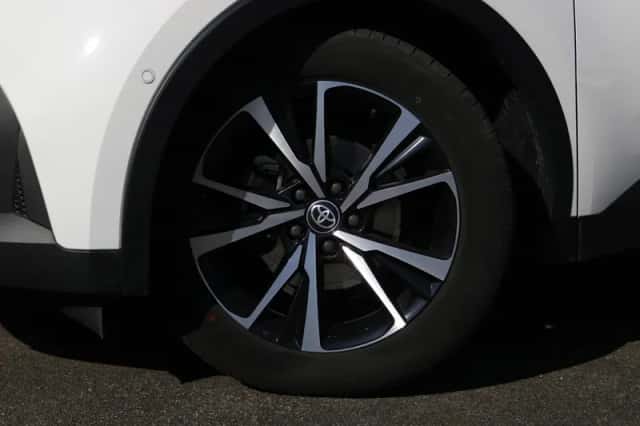 Toyota C-HR (2024) thumbnail 3