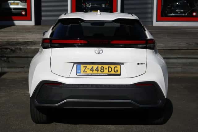 Toyota C-HR (2024) thumbnail 6