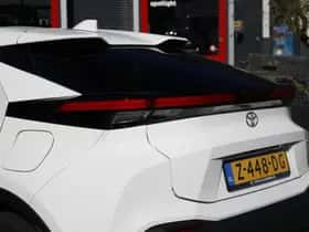 Toyota C-HR (2024) thumbnail 8