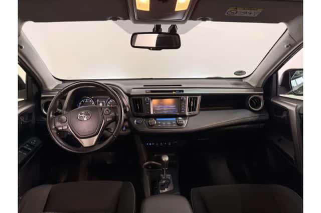 Toyota RAV4 (2016) thumbnail 2
