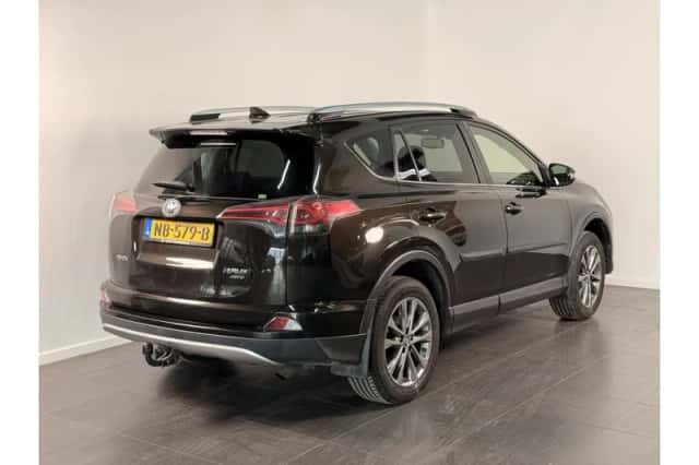 Toyota RAV4 (2016) thumbnail 3