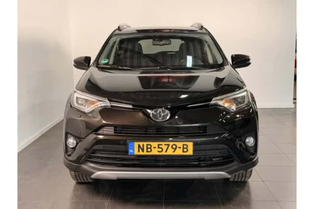Toyota RAV4 (2016) thumbnail 4