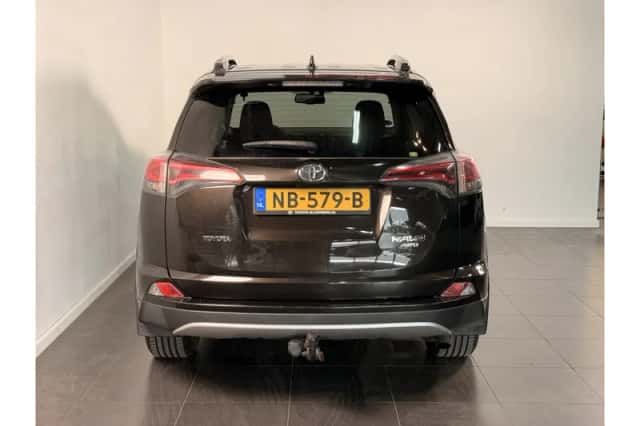 Toyota RAV4 (2016) thumbnail 5