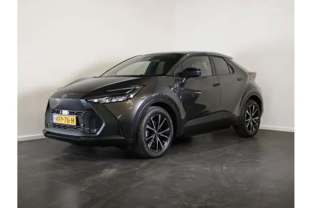 Toyota C-HR (2025) thumbnail 1