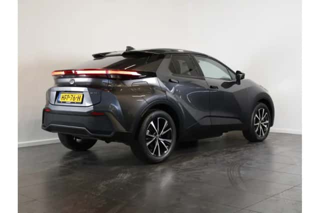 Toyota C-HR (2025) thumbnail 3