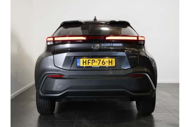 Toyota C-HR (2025) thumbnail 5