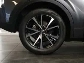 Toyota C-HR (2025) thumbnail 6