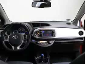 Toyota Yaris (2014) thumbnail 2