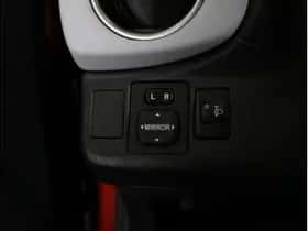 Toyota Yaris (2014) thumbnail 13