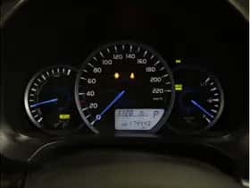 Toyota Yaris (2014) thumbnail 18