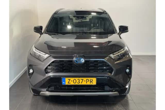 Toyota RAV4 (2024) thumbnail 3
