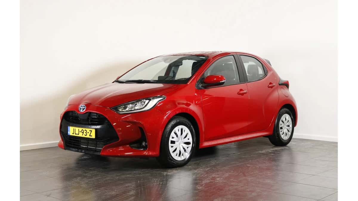 Toyota Yaris (2023) — foto 1