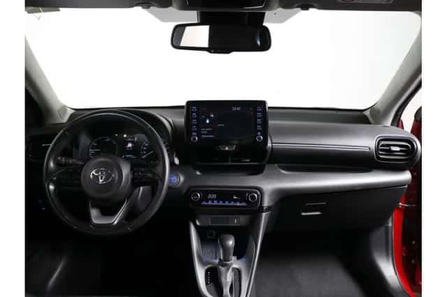 Toyota Yaris (2023) thumbnail 2