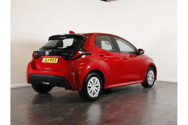 Toyota Yaris (2023) thumbnail 3