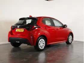 Toyota Yaris (2023) thumbnail 3