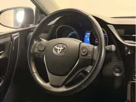 Toyota Auris (2016) thumbnail 15