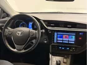 Toyota Auris (2016) thumbnail 16
