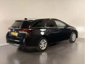 Toyota Auris (2016) thumbnail 3