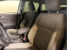 Toyota Auris (2016) thumbnail 6