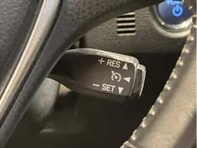 Toyota Auris (2016) thumbnail 9