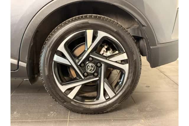Toyota C-HR (2023) thumbnail 6