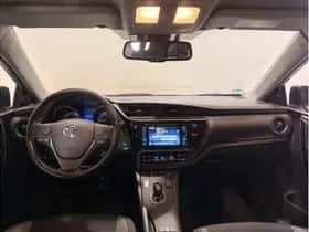 Toyota Auris (2016) thumbnail 2