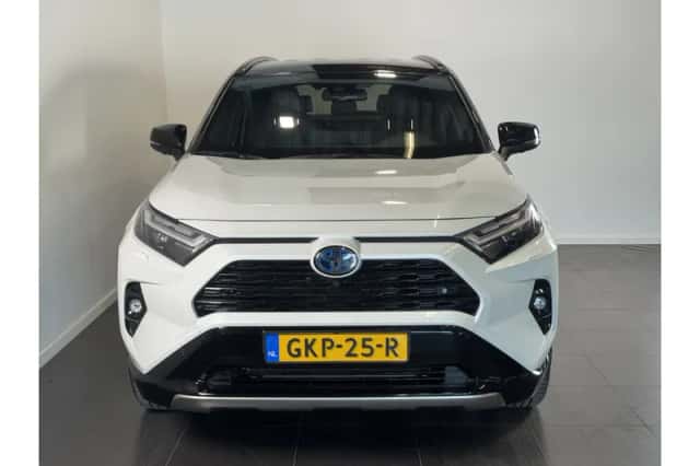 Toyota RAV4 (2024) thumbnail 3