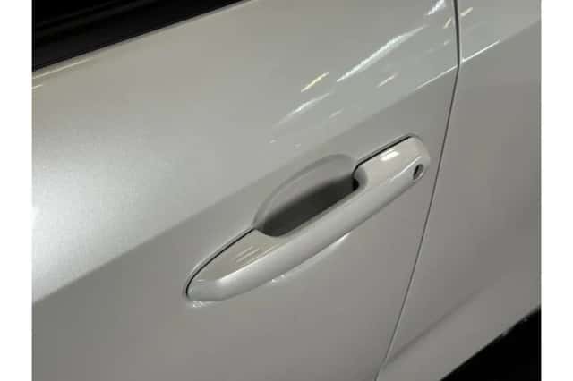 Toyota RAV4 (2024) thumbnail 5