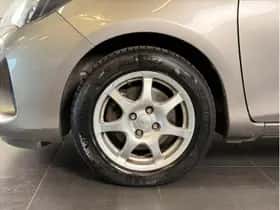 Toyota Yaris (2014) thumbnail 7