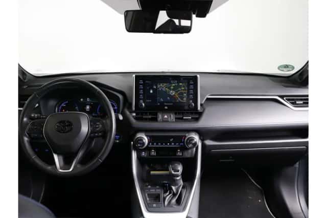 Toyota RAV4 (2020) thumbnail 2