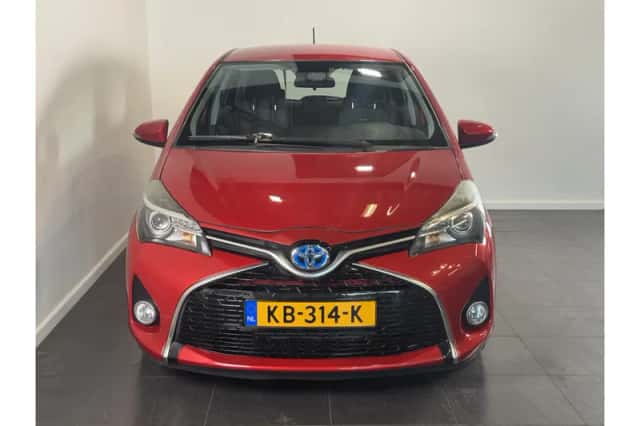 Toyota Yaris (2016) thumbnail 3
