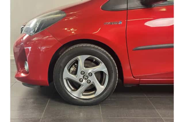 Toyota Yaris (2016) thumbnail 4