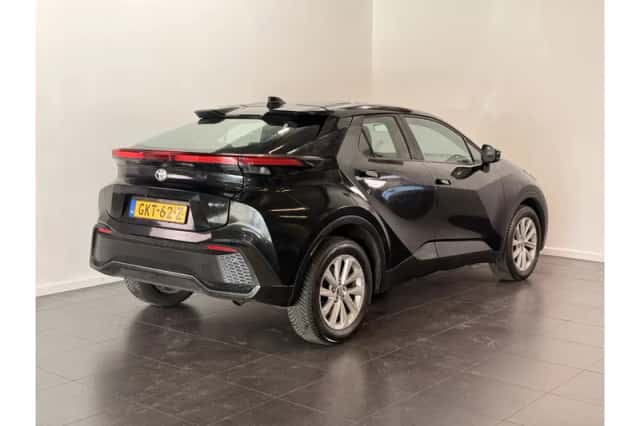 Toyota C-HR (2024) thumbnail 3