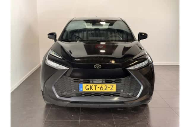 Toyota C-HR (2024) thumbnail 4