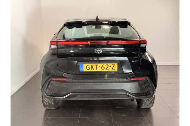 Toyota C-HR (2024) thumbnail 5