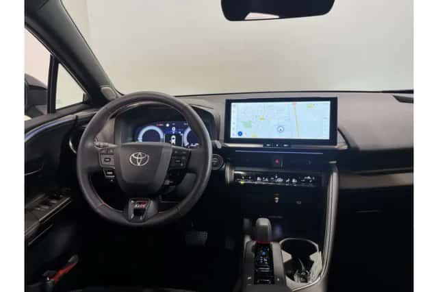 Toyota C-HR (2025) thumbnail 2