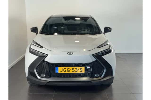 Toyota C-HR (2025) thumbnail 3