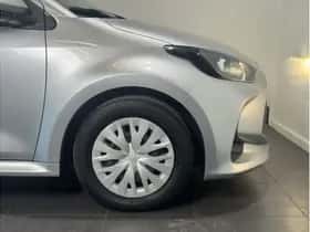 Toyota Yaris (2022) thumbnail 17