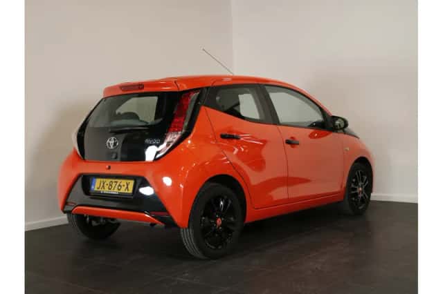 Toyota Aygo (2015) thumbnail 3