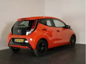 Toyota Aygo (2015) thumbnail 3